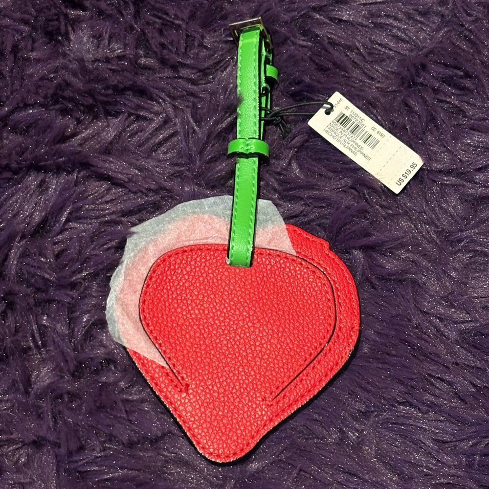 Victoria's Secret Strawberry Luggage tag NWT - Picture 2 of 3